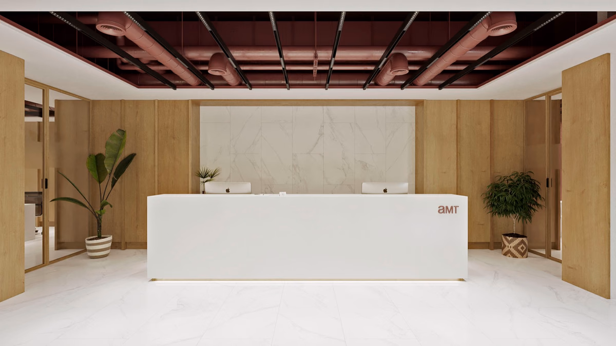 Oficinas AMT: espacio de trabajo diáfano con áreas de reunión integradas.