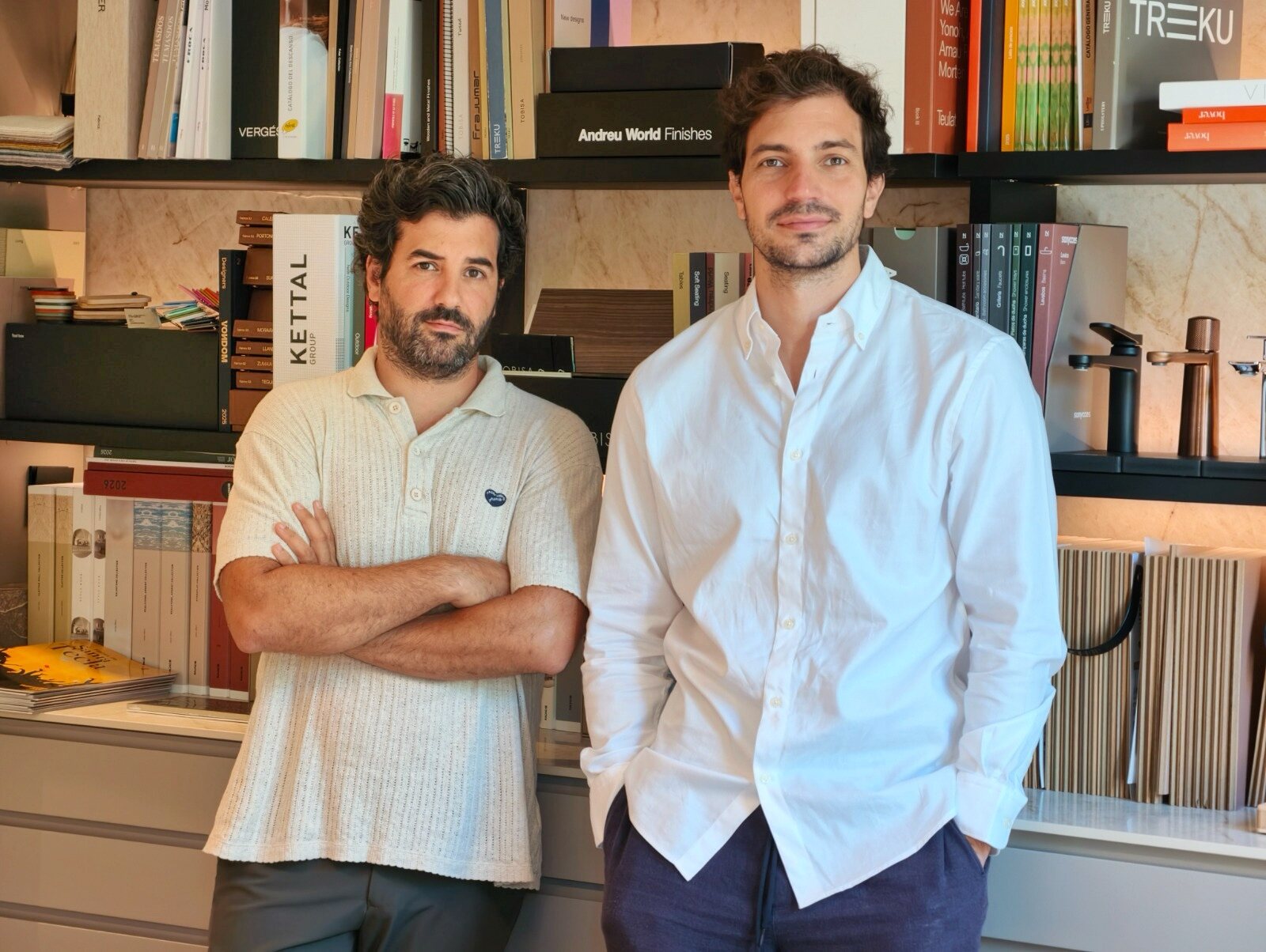 Gerard Aroca y Martín de Goya, socios fundadores de ARGO, en el showroom de Tarragona